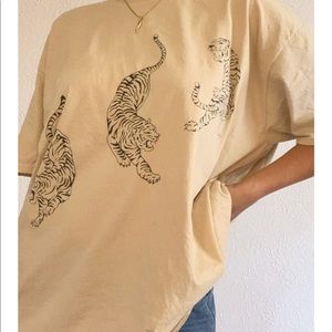 URBAN OUTFITTERS OVERSIZED T-SHIRT
